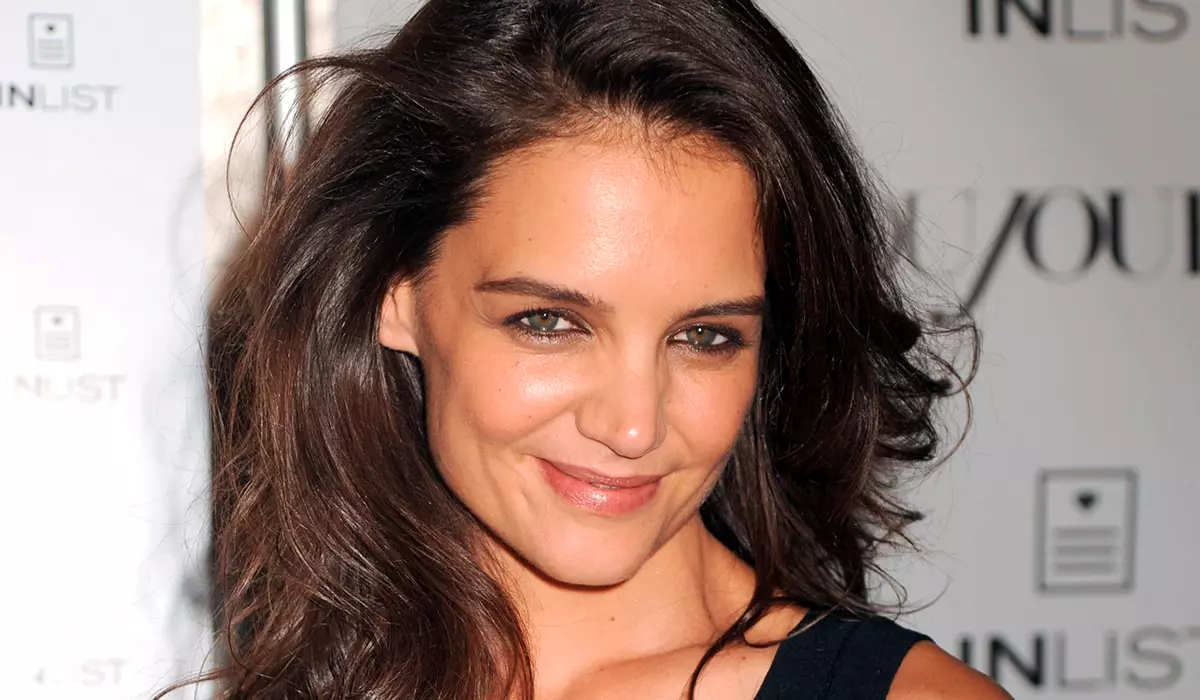 Ritratt: Happy Katie Holmes maqbuda fuq mixja ma 'għarus Emilio Vitolo