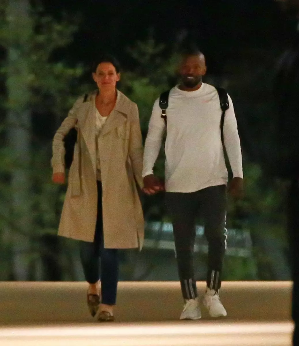 Insider kalbėjo apie Jamie Fox reakciją į naują ex-mylimosios Katie Holmes romaną 118699_1