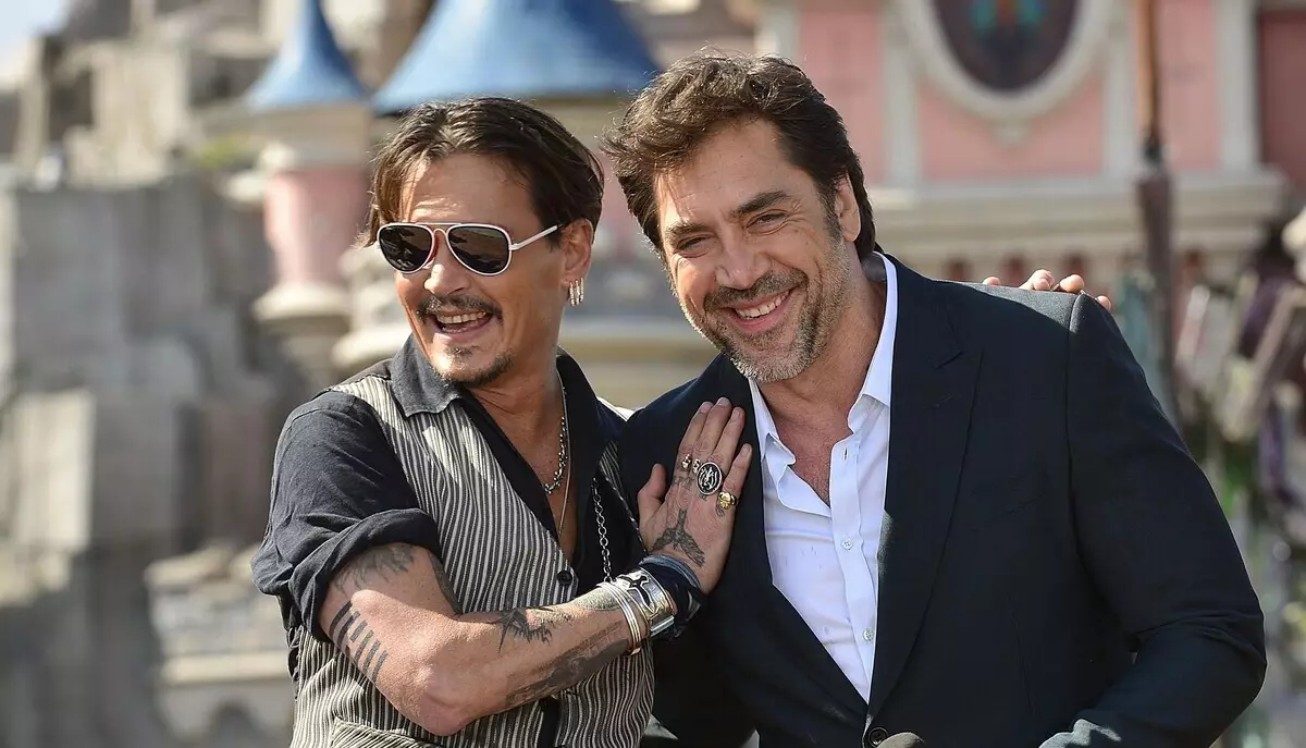 Javier Bardem appoġġjati Johnny Depp u ħjiel fit-tossiċità ta 'Hurd Amber