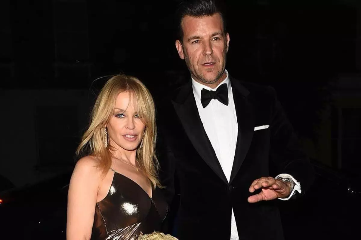 Kylie Minogue για το νέο μυθιστόρημα: "Είναι απλά ένας σπουδαίος τύπος, και είμαστε καλά μαζί"