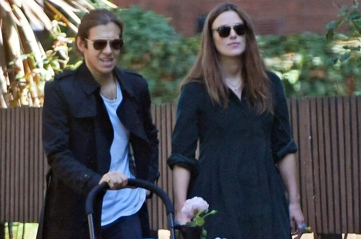 Foto: Keira Knightley teka mlaku karo bojone lan bocah nomer loro