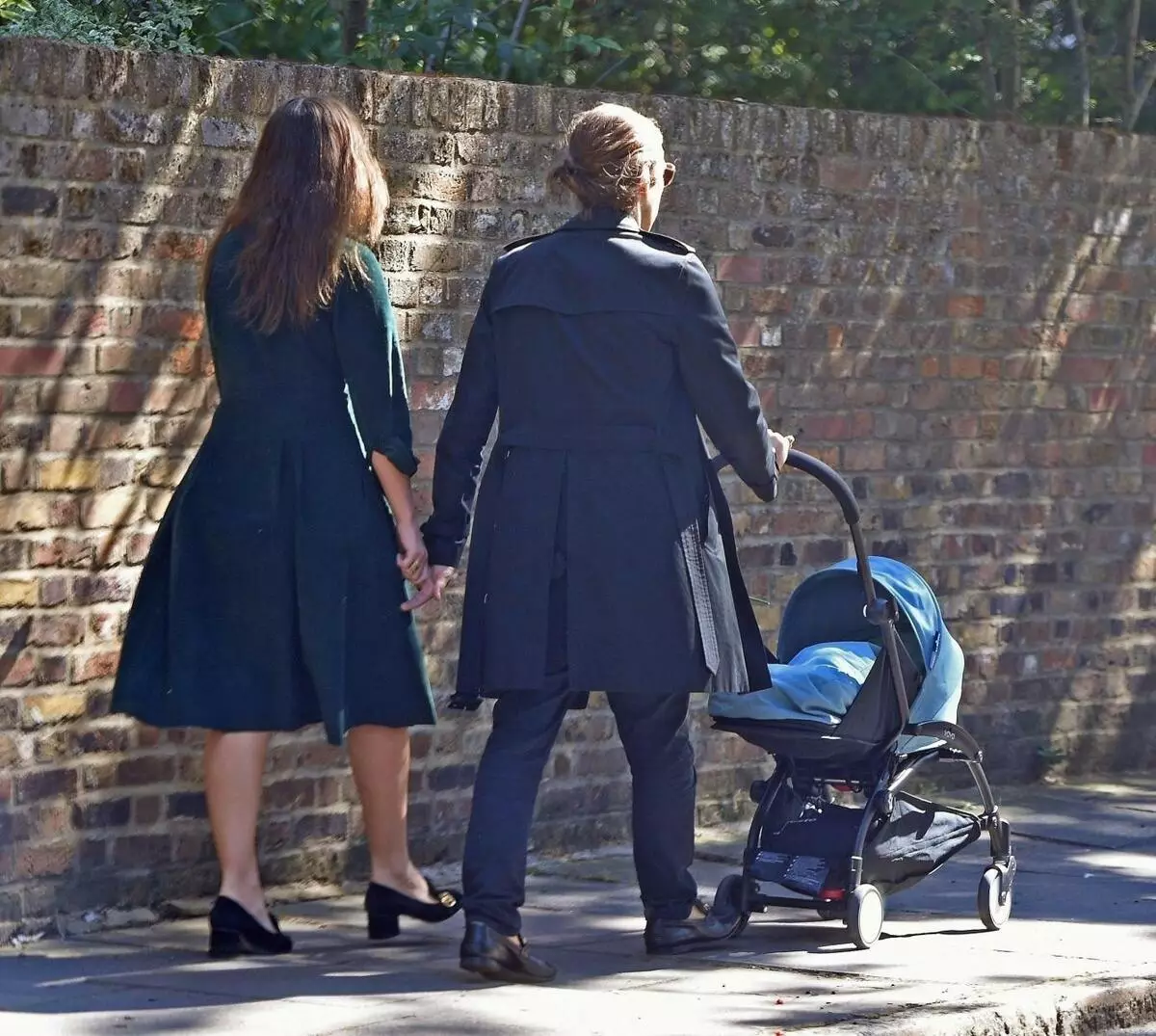 Photo: Keira Knightley came to walk with her husband and the second child 119707_4