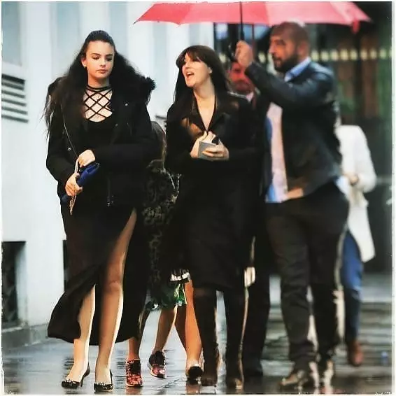 I gcúl an mháthair: iníon Monica Bellucci agus Wensena Kassel sa Photo Shoot Shot do Dolce & Gabbana 120075_1