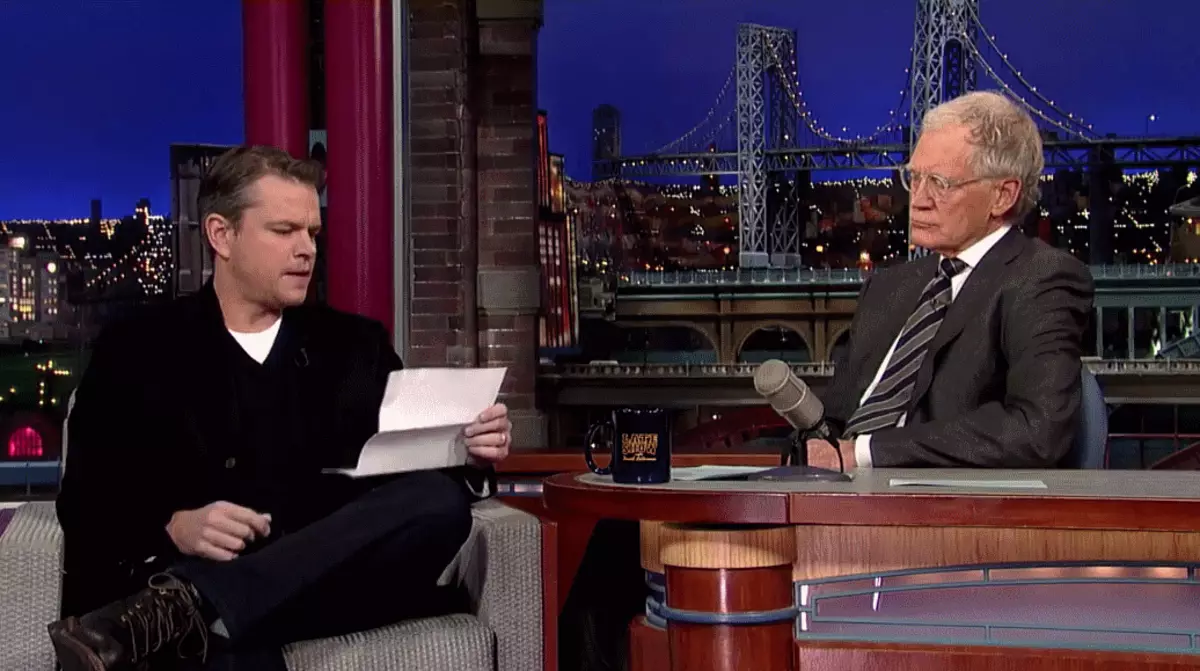 Matt Damon pri la spektaklo David Letterman