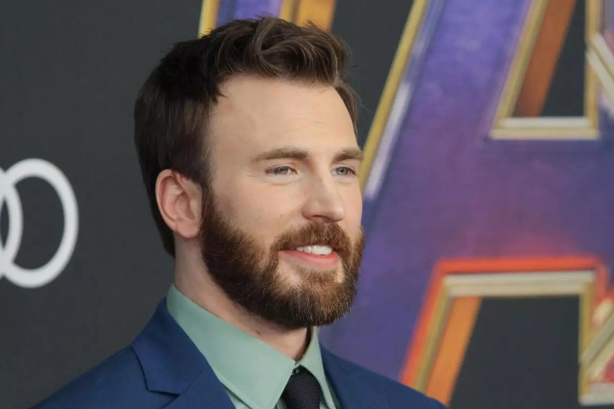 Chris Evans odpovedal na povesť o návrate na úlohu kapitána Ameriky