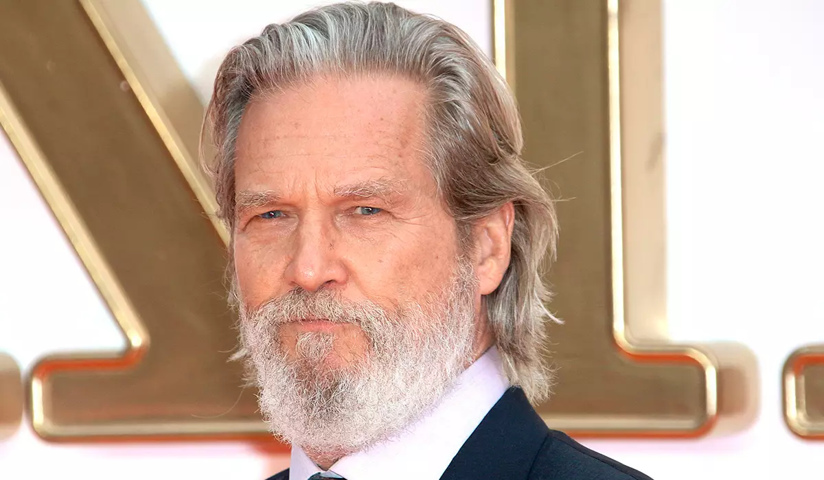 "Tumor bi rengek berbiçav kêm bûye": Jeff Bridges bi Mizgîniyê temaşevanan dilxweş dike