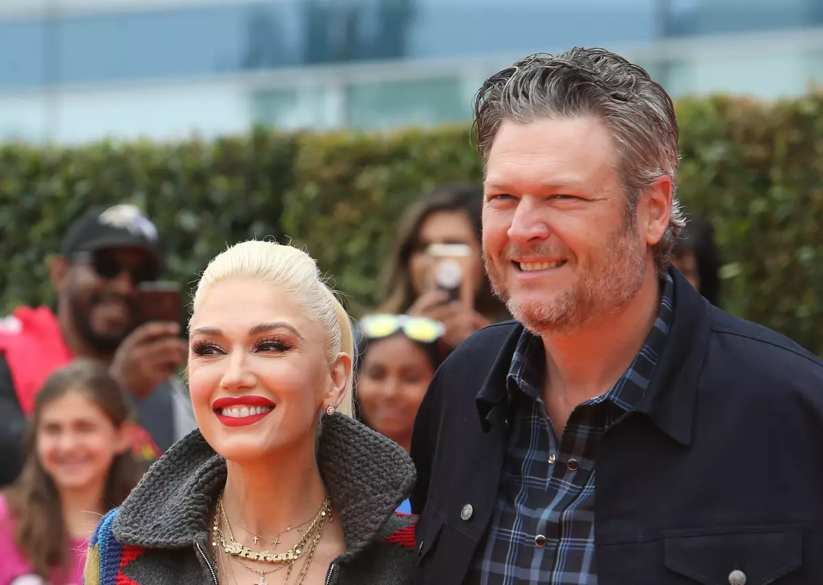 UGwen Stephanie uyazisola ukuthi uBlake Shelton akaze amenze anikeze ngaphambili