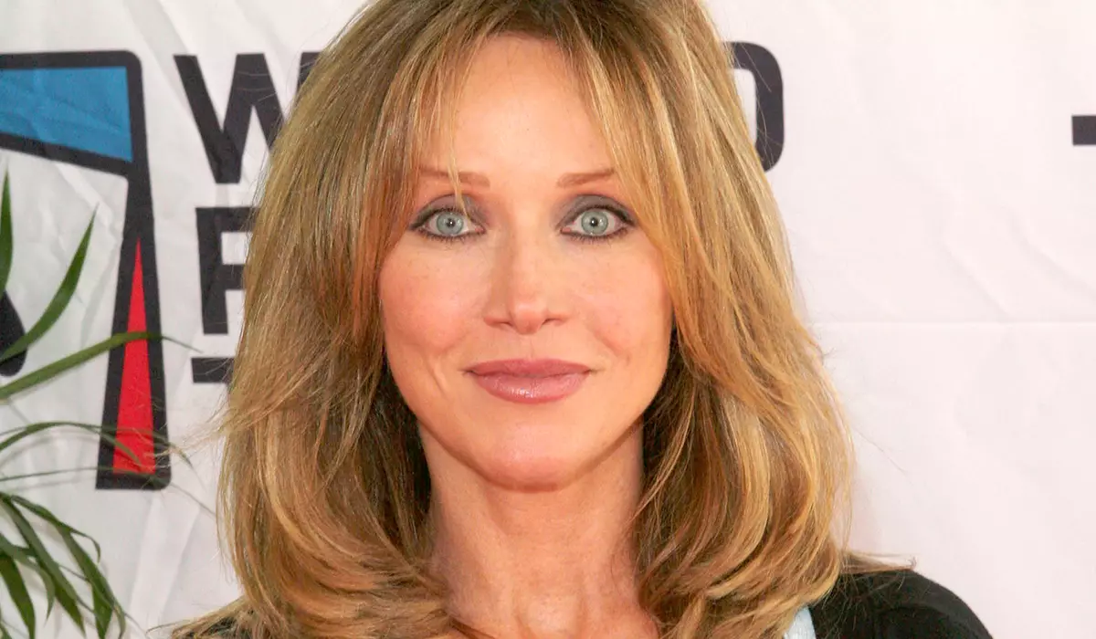 ເລື່ອງທີ່ແປກ: "Bond Girl" Tanya Roberts "ຖືກຝັງໄວ້" ກ່ອນທີ່ຈະເສຍຊີວິດ