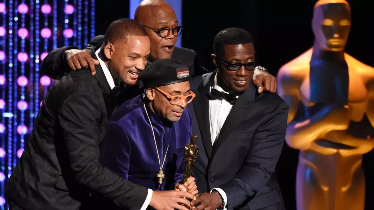 Spike Lee daŭre plendas pri Oscar