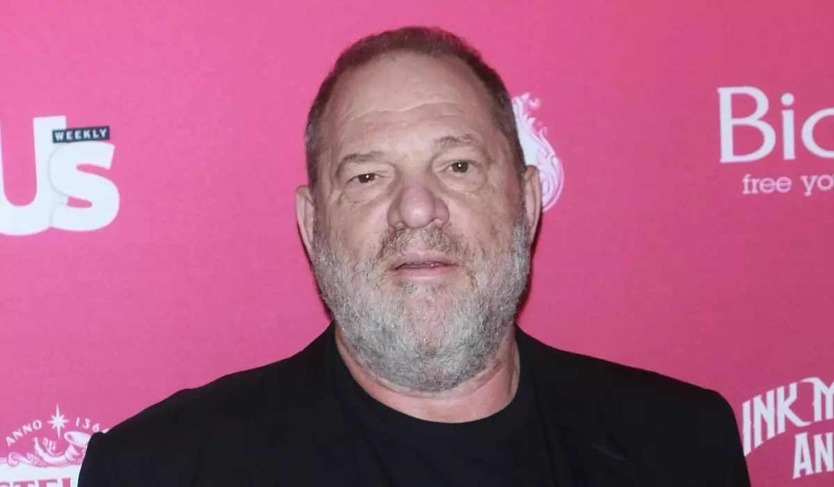 Ny Weinstein Harvey dia mitaky fitsarana ara-drariny aorian'ny fanitsakitsahana ny zony