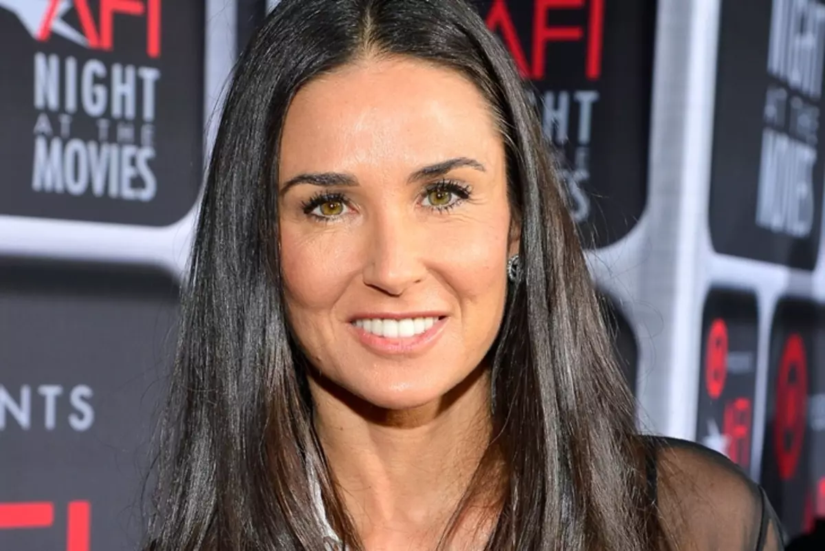 Demi Moore pral franchman di nan memwa sou maryaj san siksè ak Ashton Kutcher ak Bruce Willis