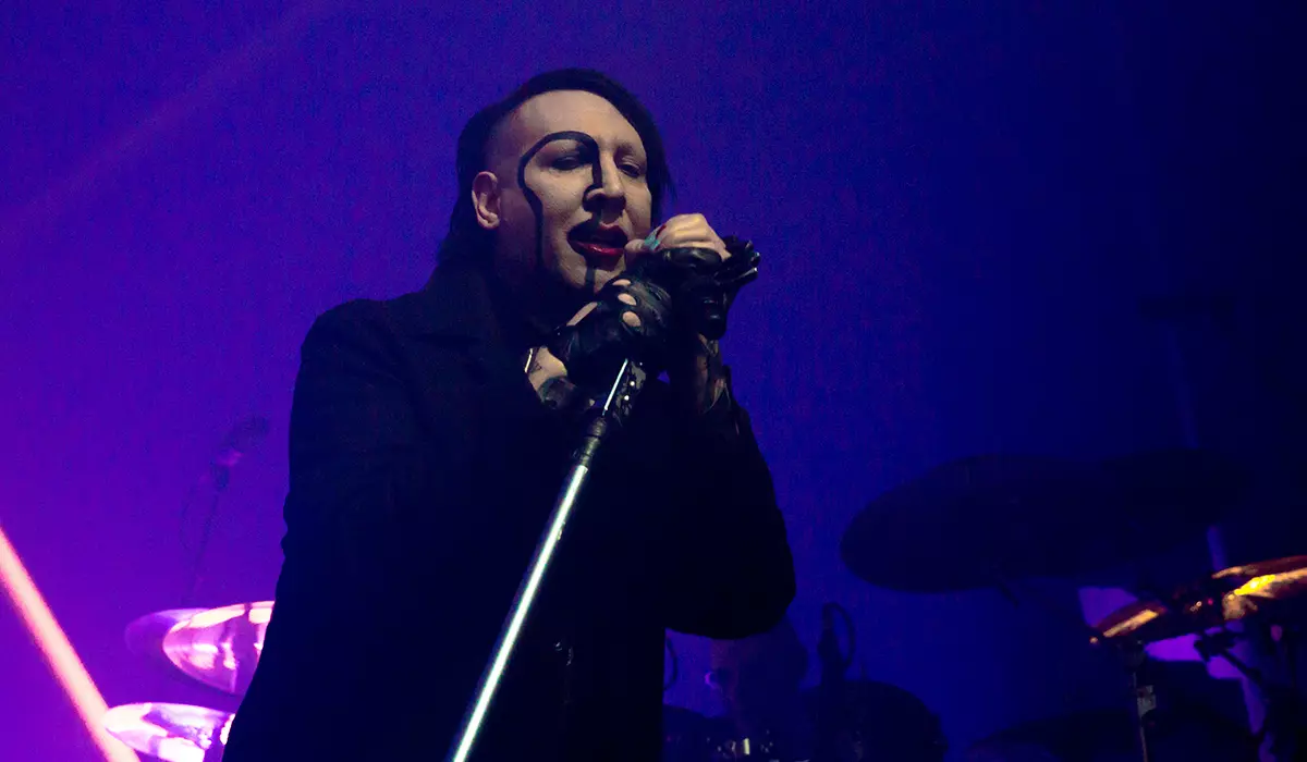 Com reforço e helicóptero: policiais apareceram em casa Marilyn Manson