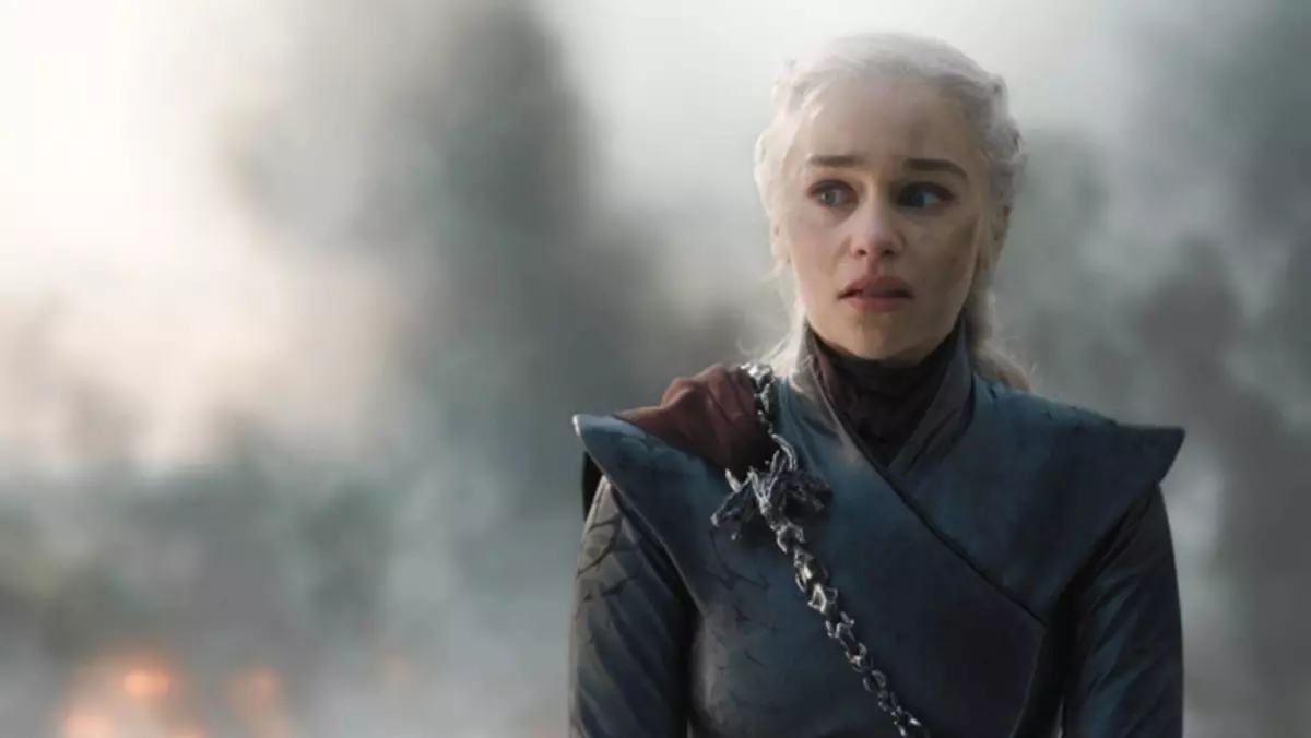 Emilia Clark game da amsawa zuwa karshe na sarauta: "Na buge"