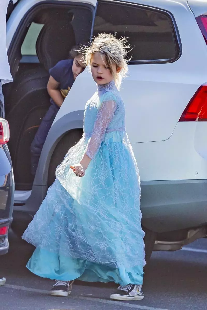 Foto: Son Megan Fox veroverde de prinsesjurk Elsa uit het 