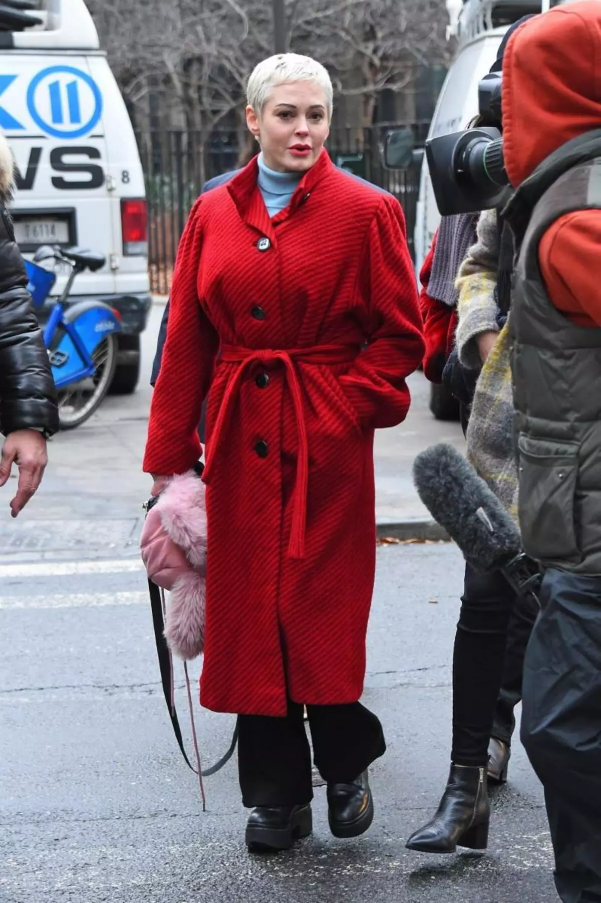 Rose McGouen alifunua ufiki wa Natalie Portman baada ya kutolewa kwake katika mavazi ya 