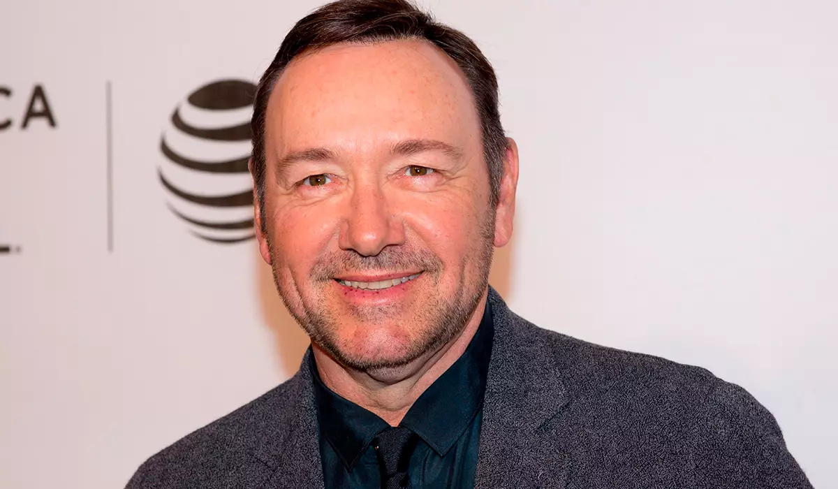 "Vsakdo, ki je težko": Kevin Spacey Moralno podpira božične navijače