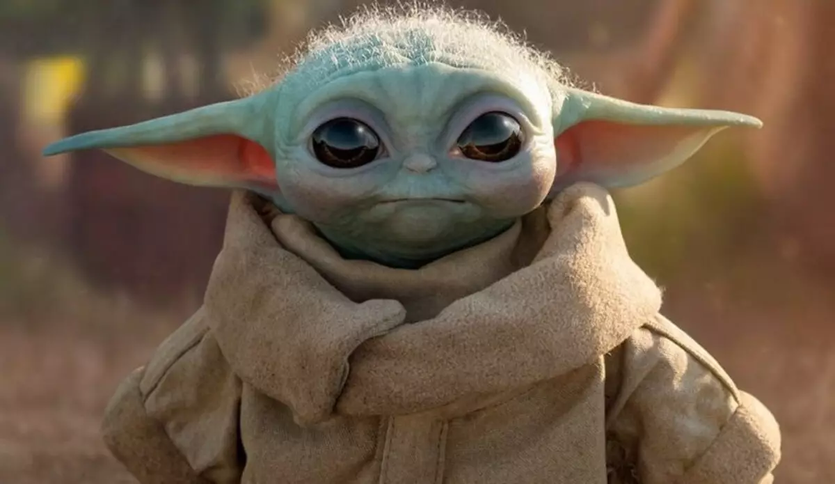 Bebek Yoda, "Mandaloque" nin bir parodisinde bir emo genç biçiminde gösterildi.