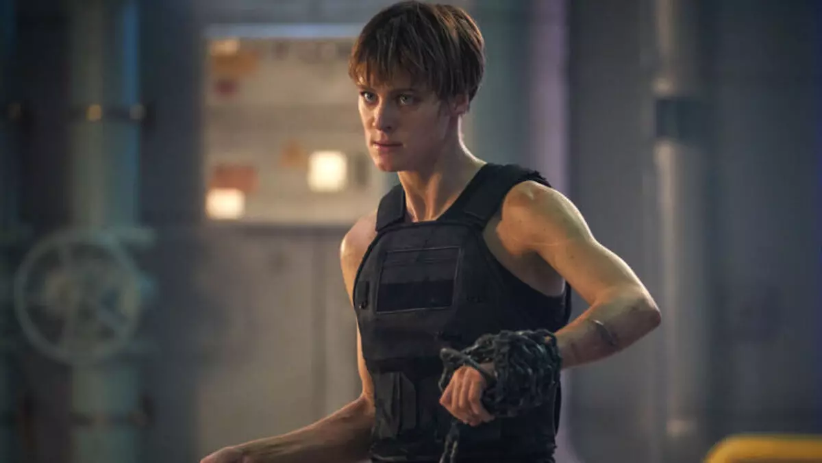 Déanfaidh banlaoch na Mackenzie Davis sa "Terminator" nua scanradh ar an bhfear meánach