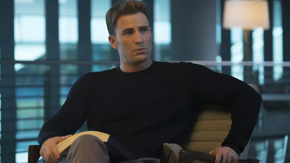 Er flog weg, versprach aber zurückzukehren: Chris Evans zeigte sich, um die Geschichte von Steve Rogers in Marvel fortzusetzen