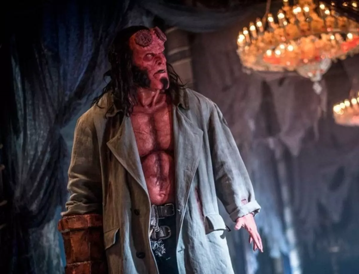 Gjin yntima: David Harbour dielde ynteressante details oer Hellboy