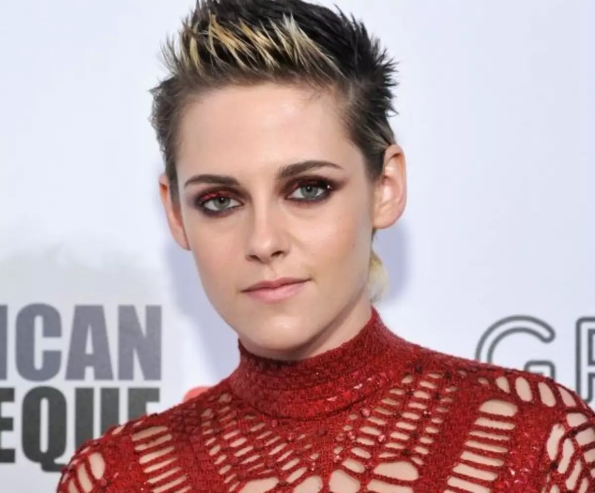 Foto: kristen Stewart op der Schmäerzen vun der "Charlie Angels"