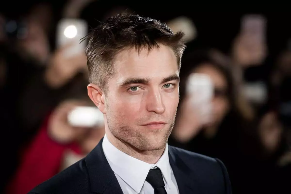 3 Negro、3アジアおよびRobert Pattinson：James Bondの役割の7候補者と呼ばれるフィルム治療