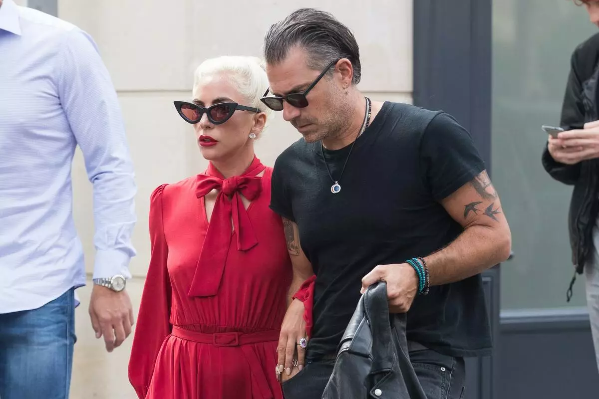 「今すべてが違うでしょう」：Lady Gagaは最初に休憩とクリスチャン・カリノについて述べました 125760_3
