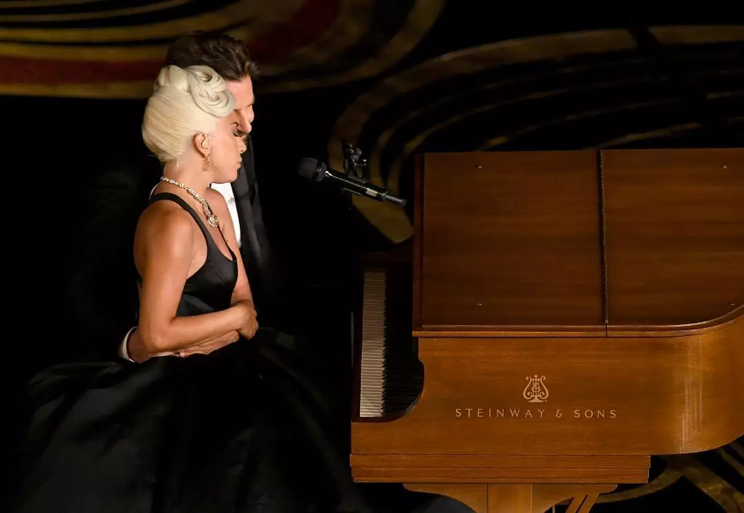 Mídia: Lady Gaga se reúne com a estrela 