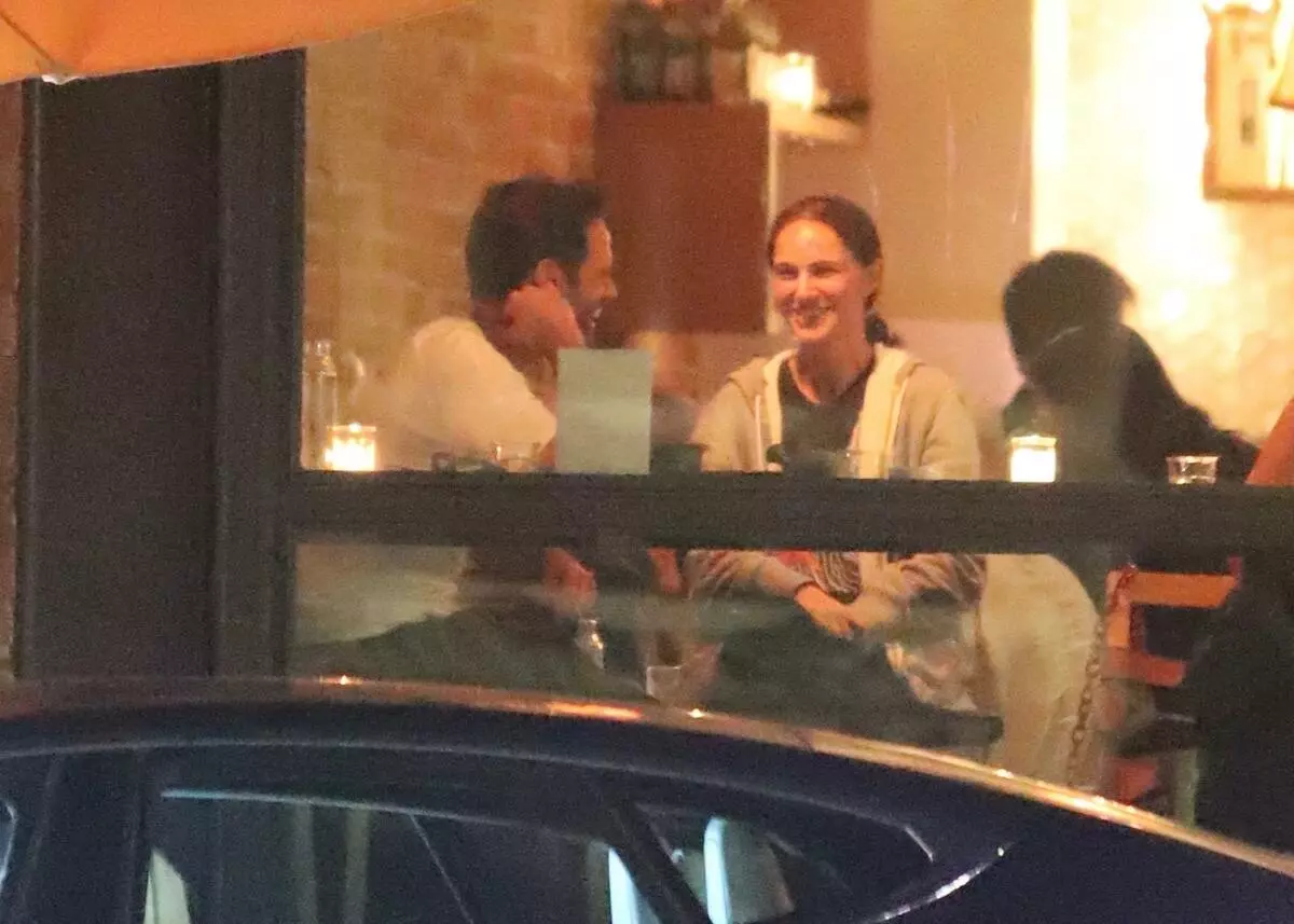 非常好：Natalie Portman在洛杉矶的丈夫浪漫的晚餐上 126165_1