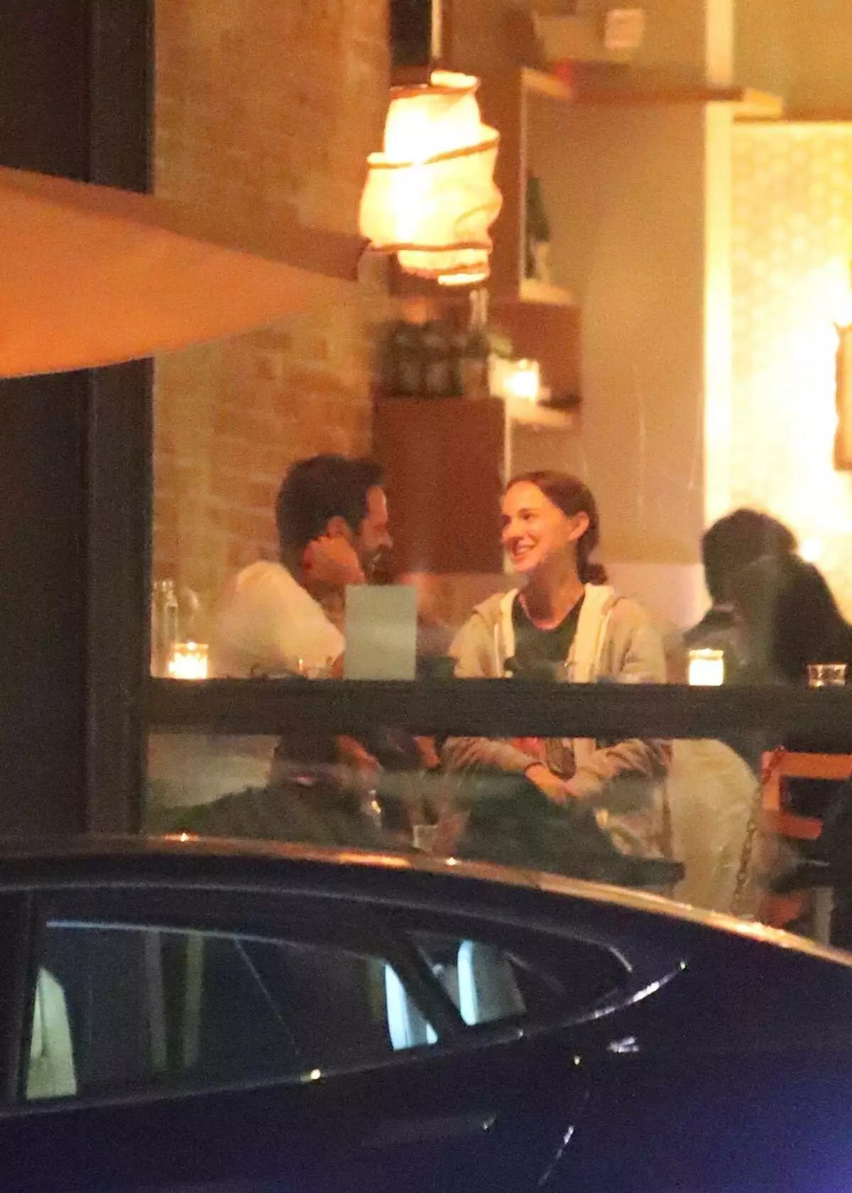 Sehr schön: Natalie Portman an einem romantischen Abendessen mit ihrem Ehemann in Los Angeles 126165_2