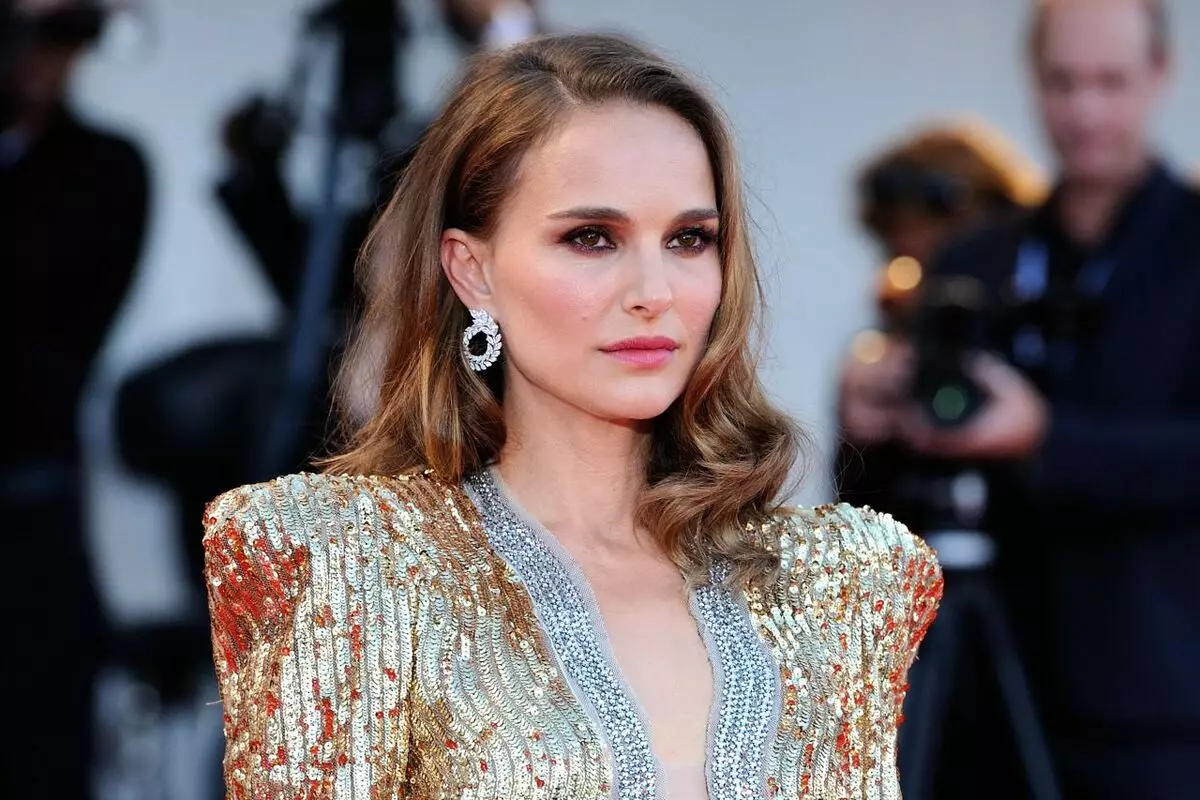 Natalie Portman: "Digon i alw menywod trwy eu gwau!"