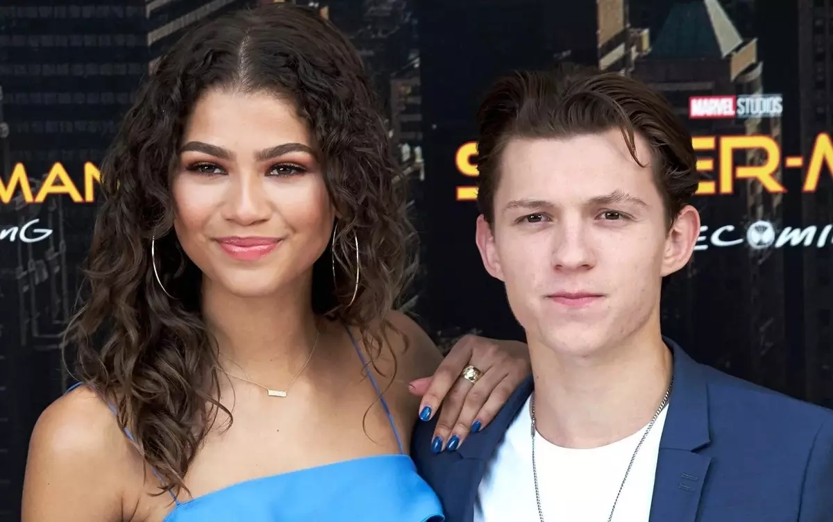 Video: Tom Holland sareng Zindai ngalaksanakeun trik dina némbak "lalaki-lancah 3"