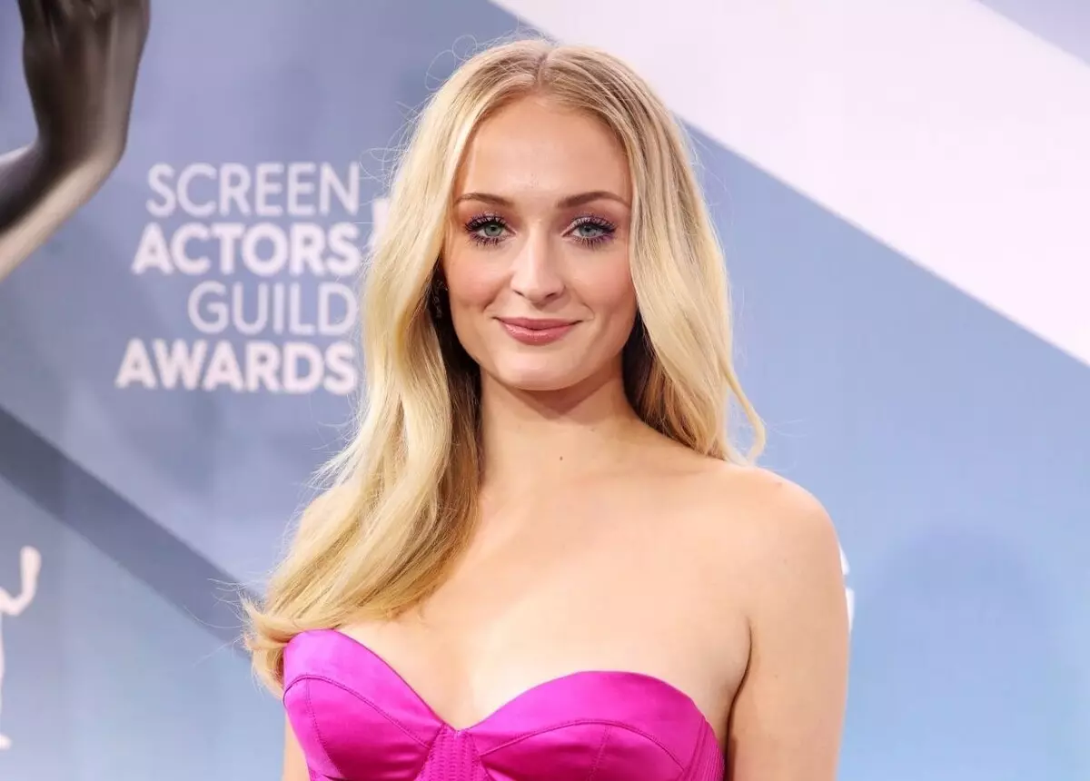 Star "Leikir af Thrones" Sophie Turner beðinn um að endurræsa "Lizzy Maguire"