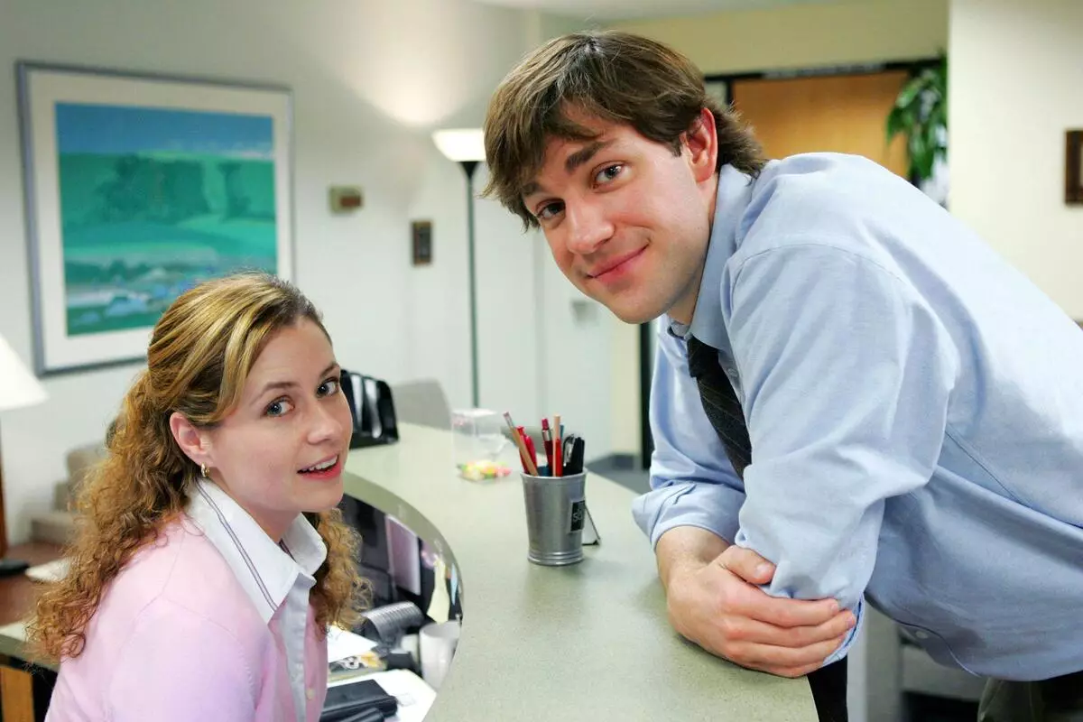 John Krasinsky udržuje kanvicu, kto Jim dal Pam v "Office"