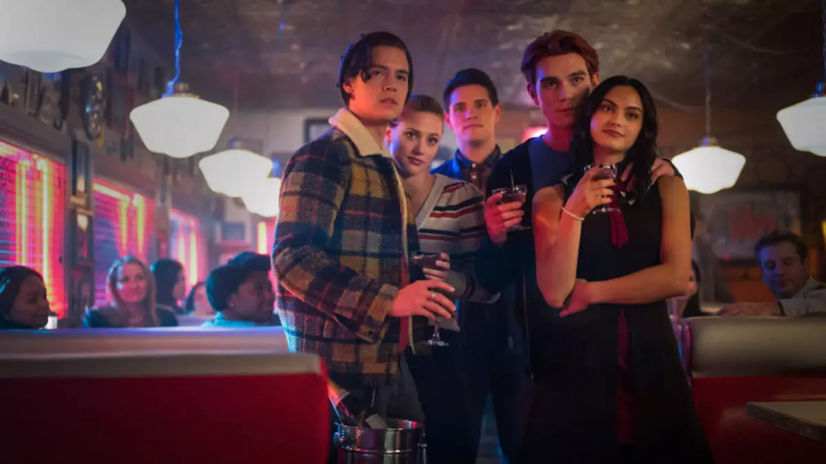 Jaghead، بيتي وغيرها على إطارات نهائيات الموسم الرابع "Riverdale"