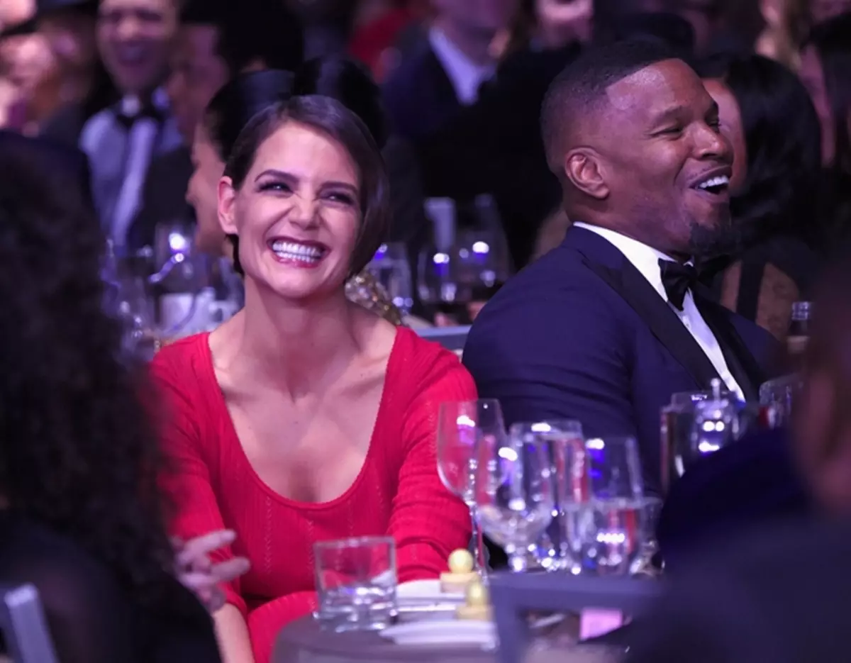 Mwanasikana Jamie Fox akasimbisa mukadzi wake neKatie Holmes