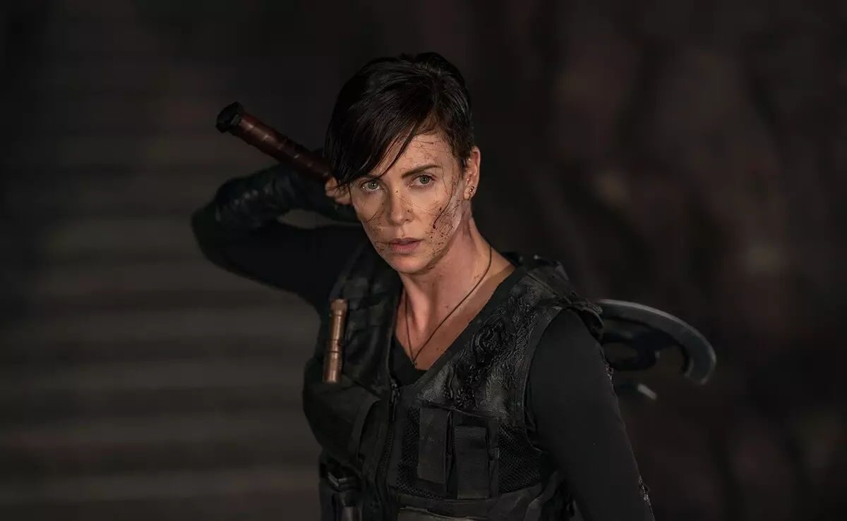 Charlize Teron moveu tres operacións debido ao rodaje na "Garda Immortal"