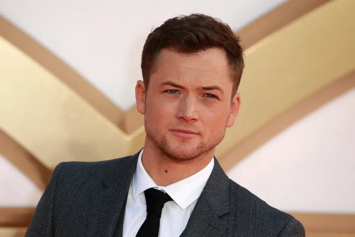 Media: Taron Edgerton te resevwa yon wòl nan seri a "Sandy Man"