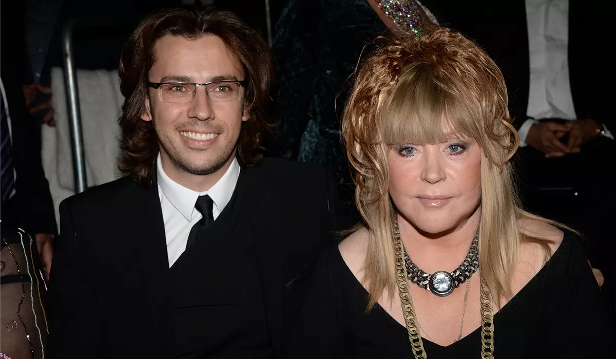 "Eins og ef í hjólastól": Netið fjallar um "misheppnað" mynd af Alla Pugacheva og Maxim Galkina