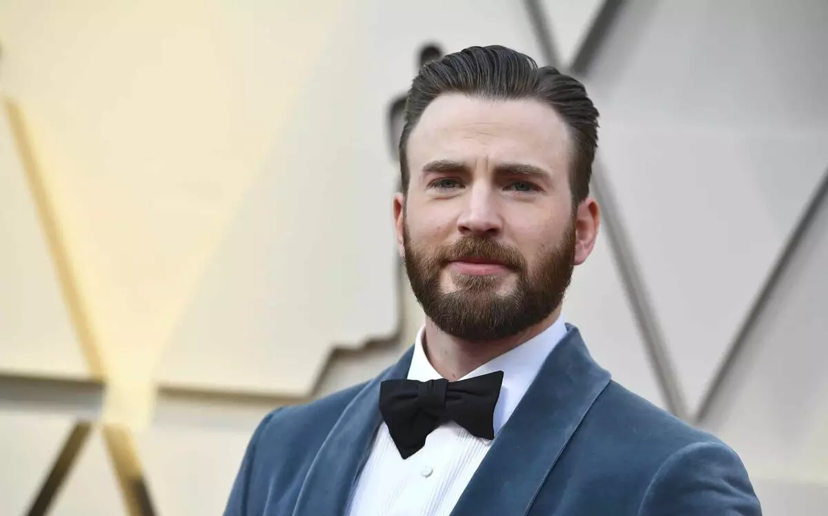 Star "Avengers" Chris Evans sulautui vahingossa hänen intiimi valokuva