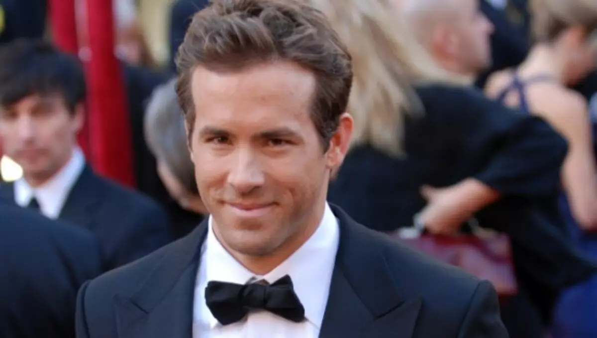 Ryan Reynolds: דעד פּאָליציאַנט אָדער סופּערכיראָו?