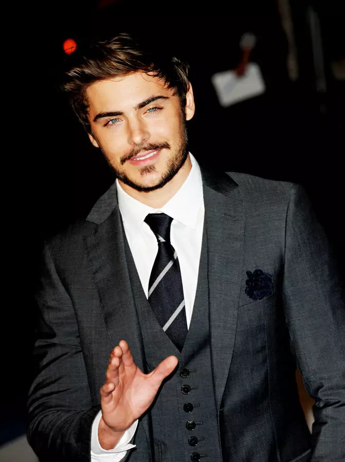 Zac Efron ayaa u sheegay jacaylka koowaad, qadka hore iyo ammaanta