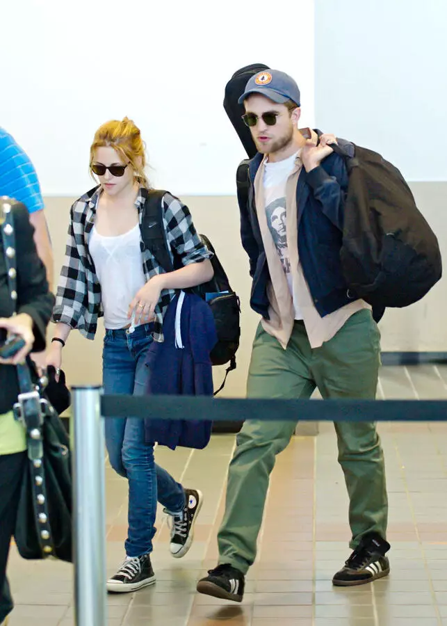 Robert Pattinson wuxuu ogolaaday inuu u dhaqaaqo Los Angeles ee Kristen Stewart