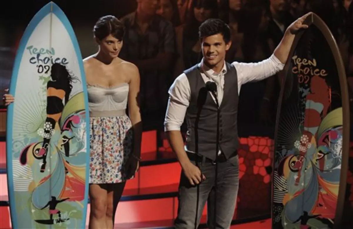 NOMINATION ON TEEN CHOICE AWARDS 2010.