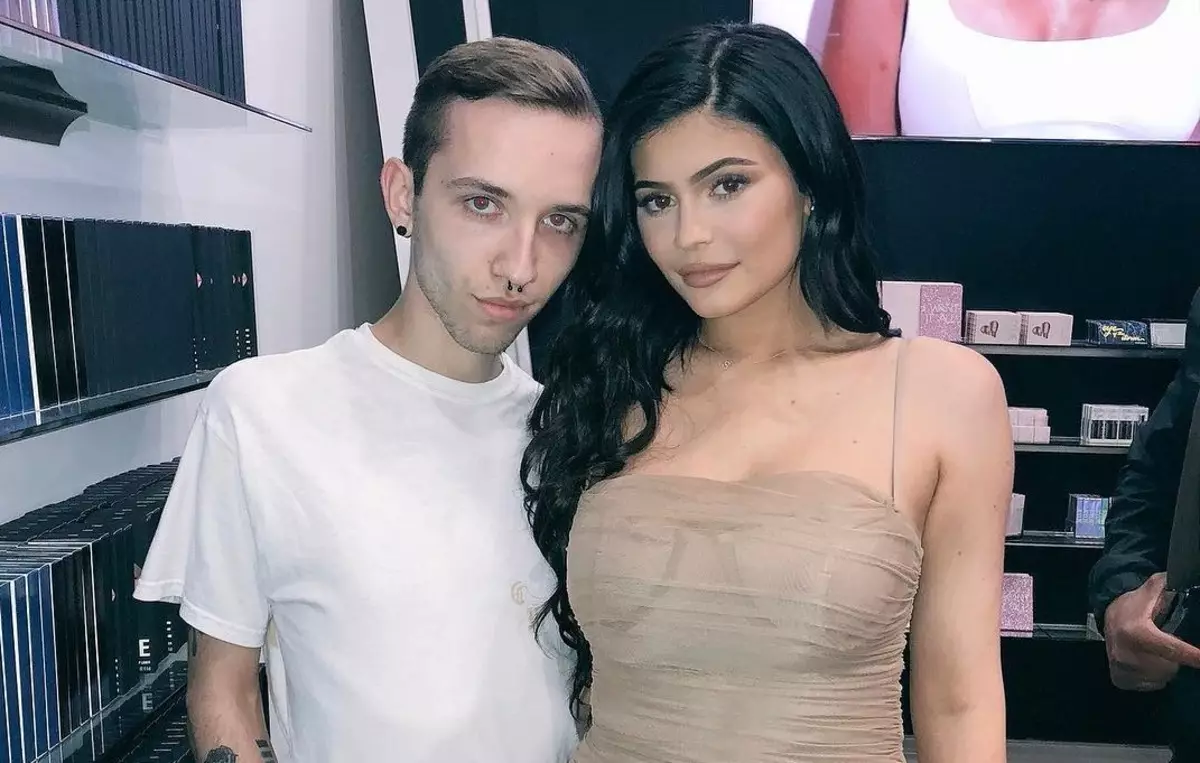 Kylie Jenner wuxuu siiyay Louis Vuitton boorsada 2 kun oo doolar taageeraheeda ugu daacadsan