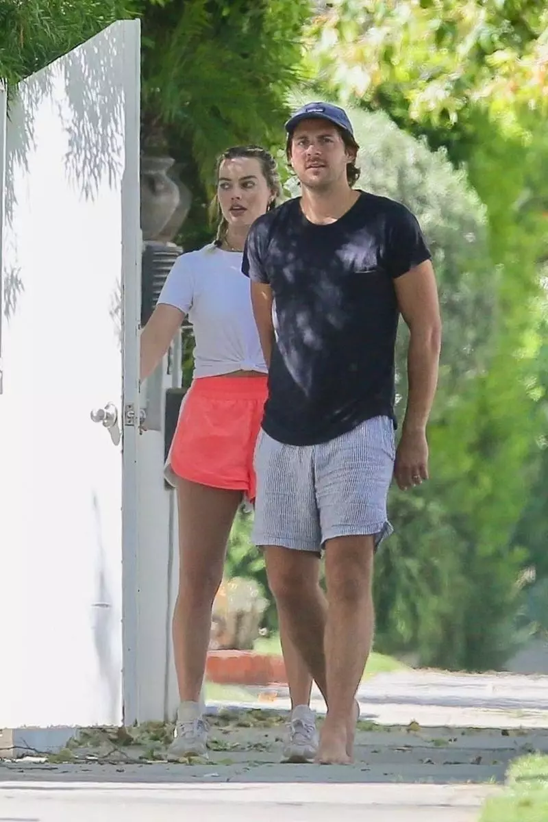 の写真：ロサンゼルスの彼女の夫と散歩にマーゴロビー 136387_1