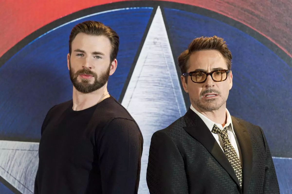 Robert Downey Jr. aliwaambia na Chris Evans Care kutoka Marvel: "Tulihitaji kuondoka"