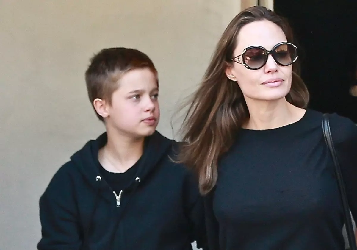 Angelina Jolie e la figlia di Brad Pitt ha avuto una voce sul desiderio di cambiare il pavimento