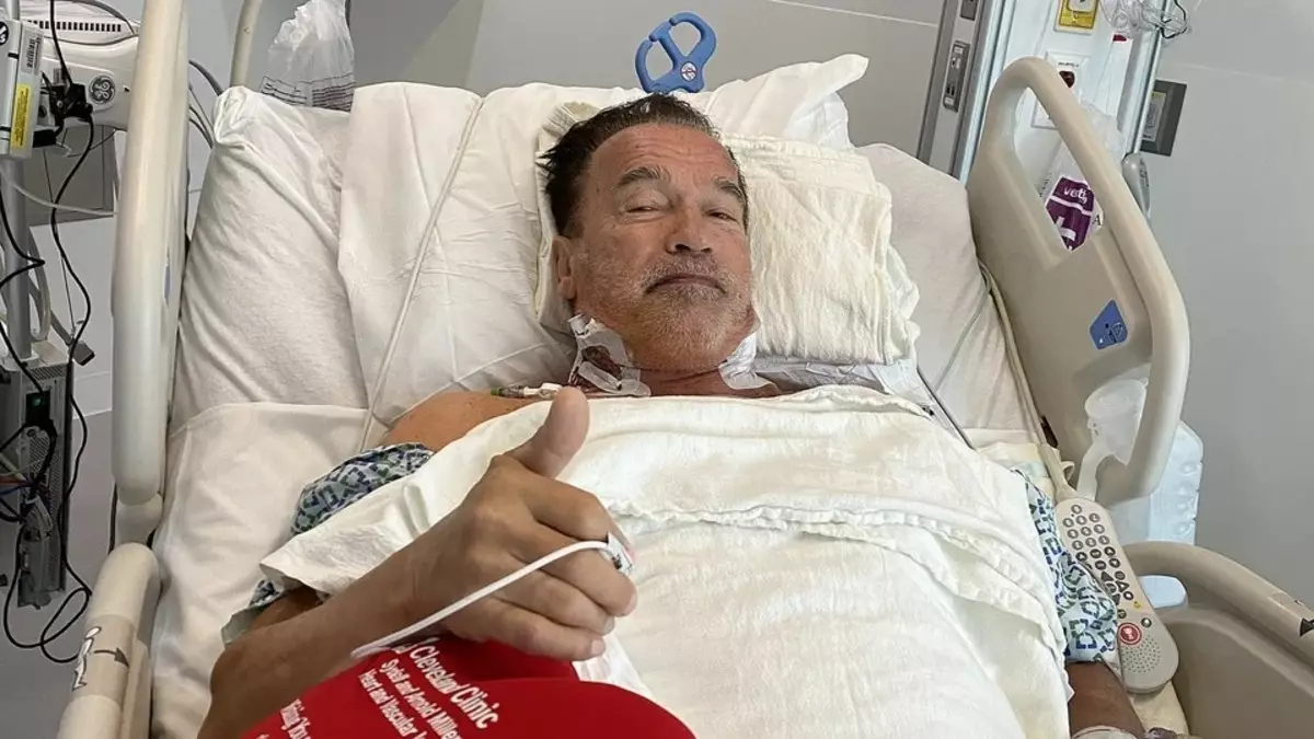 Arnold Schwarzenegger het 'n kultusfrase van die "Terminator" voor die hartchirurgie uitgespreek