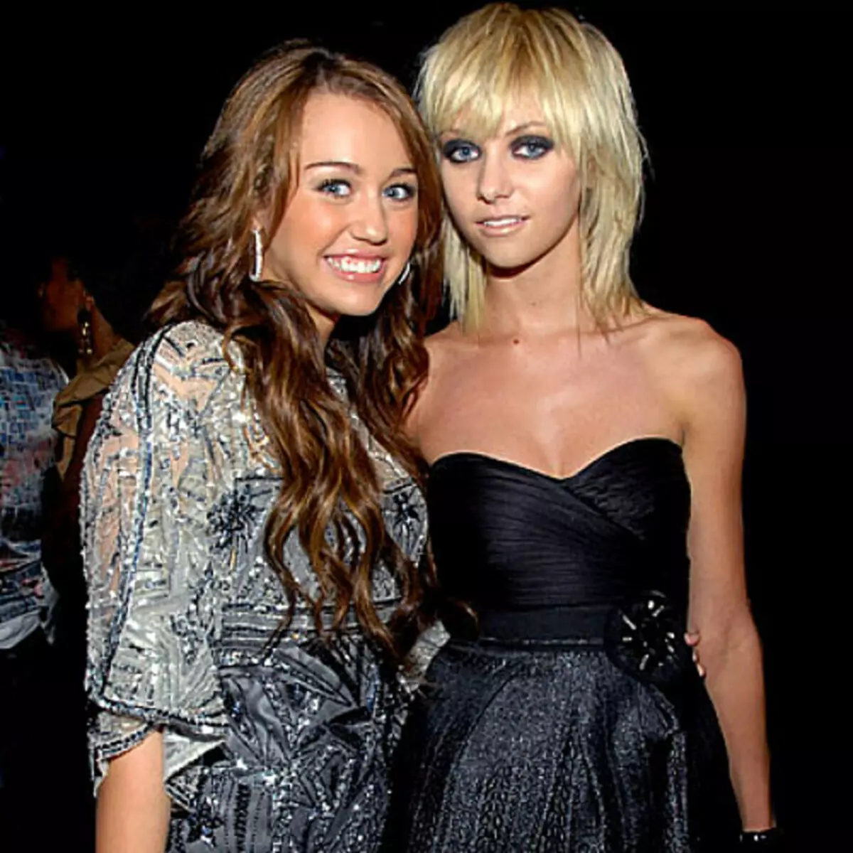 Miley Cyrus, Taylor Momsen'den bahsetti